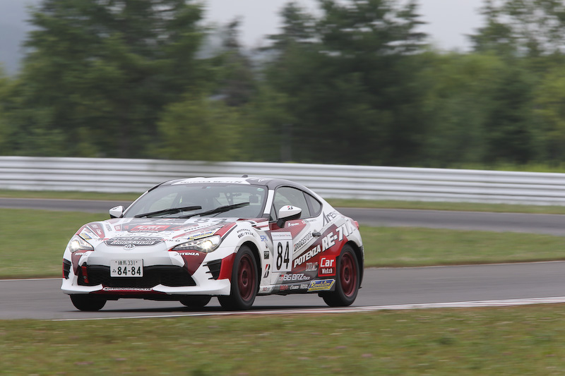 金曜日の練習走行は雨だった