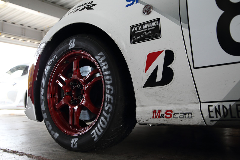 予選は3番グリッド。装着するブリヂストン「POTENZA RE-71R」の持ち味であるロングディスタンスのよさがあれば、優勝を狙える位置だ