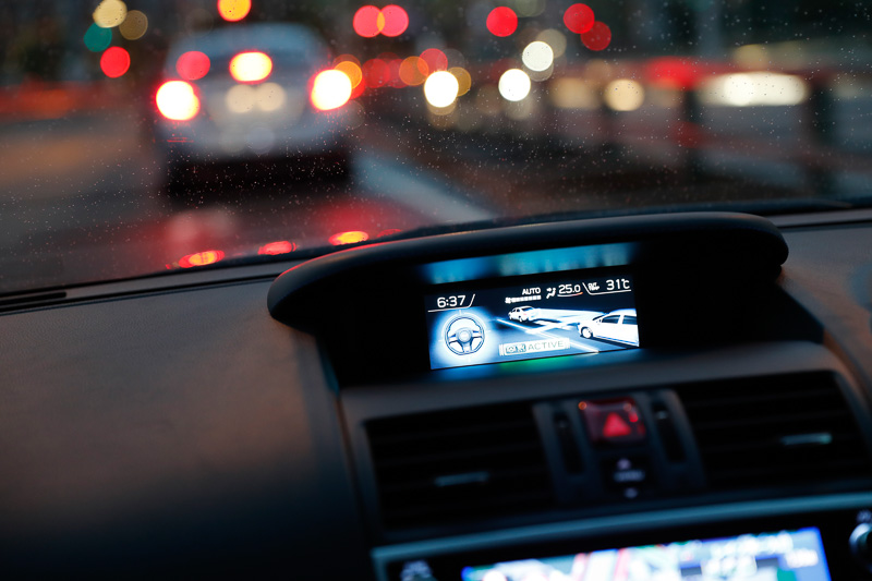 写真提供：スバル、首都高走行シーンを車外や車内から