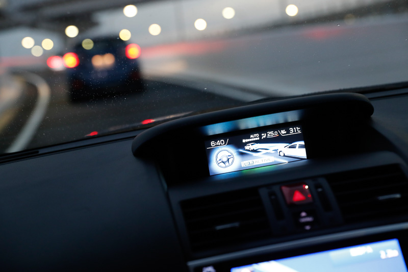 写真提供：スバル、首都高走行シーンを車外や車内から