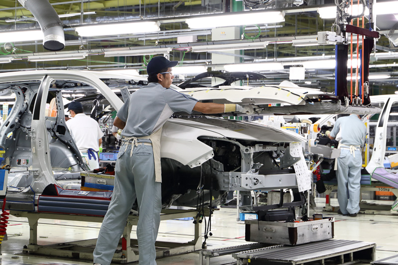 宮城大衡工場の生産ライン。カローラ フィールダーのほか、カローラ フィールダーやシエンタが同一のラインで生産されていた