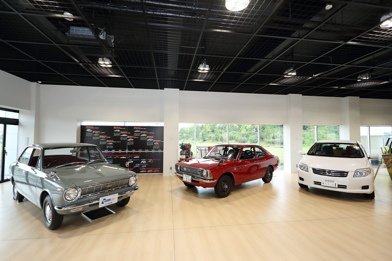 当日は敷地内のトヨタ東日本学園にある「結（YUI）ギャラリー」で、歴代カローラ3台を特別に展示していた