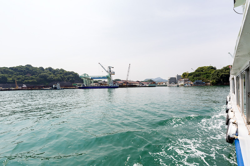 日本一短い渡船と言われている福本渡船のフェリーで向島へ移動。徒歩や自転車の人も利用できる