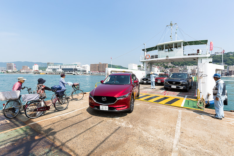 日本一短い渡船と言われている福本渡船のフェリーで向島へ移動。徒歩や自転車の人も利用できる