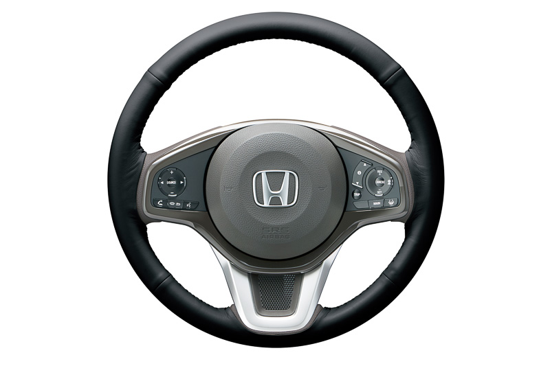 「ステアリングホイールカバー」はブラック×ブラックステッチとモカグレー×モカグレーステッチの2種類がある。価格はそれぞれ9720円