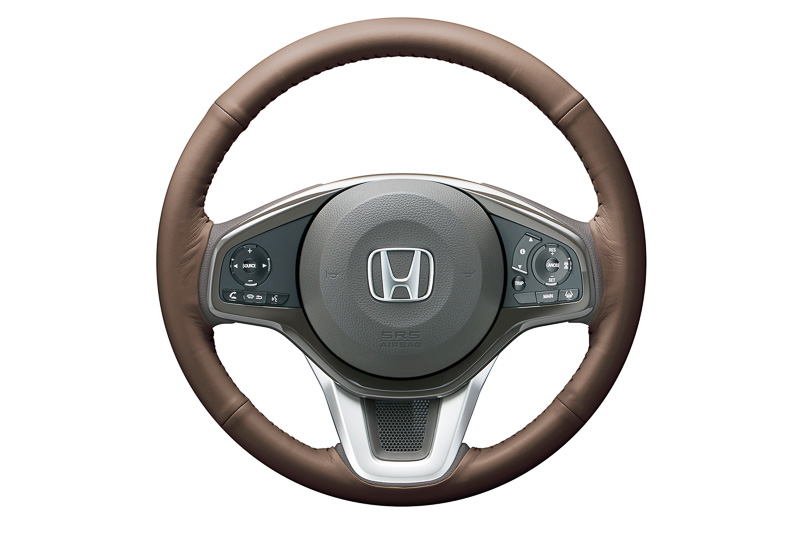 「ステアリングホイールカバー」はブラック×ブラックステッチとモカグレー×モカグレーステッチの2種類がある。価格はそれぞれ9720円