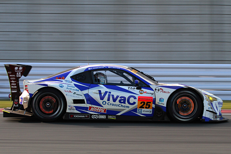 第3戦で優勝した25号車 VivaC 86 MCの松井孝允/山下健太が9ポイント差の2位