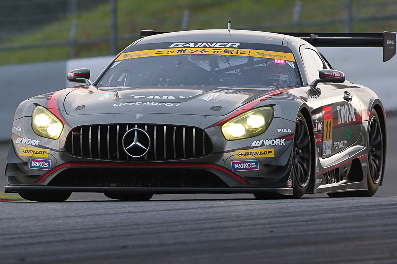 第4戦で優勝した11号車 GAINER TANAX AMG GT3の平中克幸/ビヨン・ビルドハイムが15ポイント差の4位