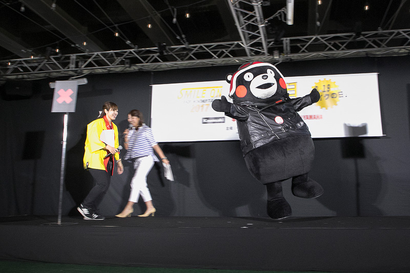 登場から大きく動き回って会場を沸かせたくまモン。ツーリングの目的地として熊本へぜひ、ということで、熊本の特徴や観光名所を紹介