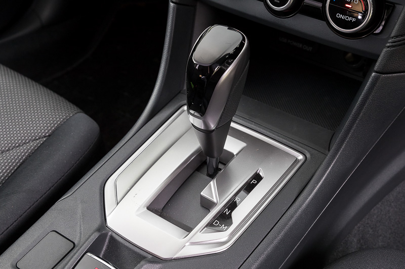 シフトパネルはシルバー加飾を採用