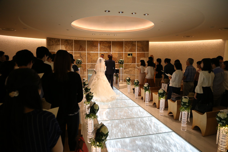 ブライダルフェア内で行なわれた模擬挙式