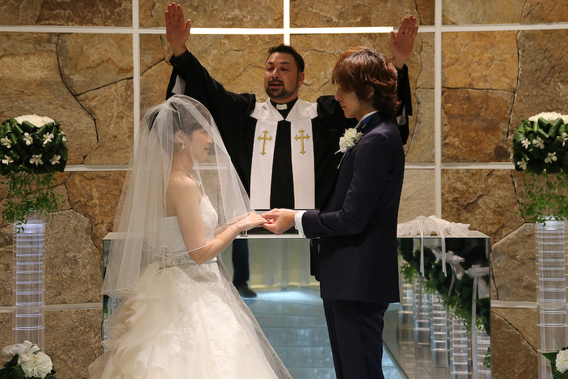 ブライダルフェア内で行なわれた模擬挙式