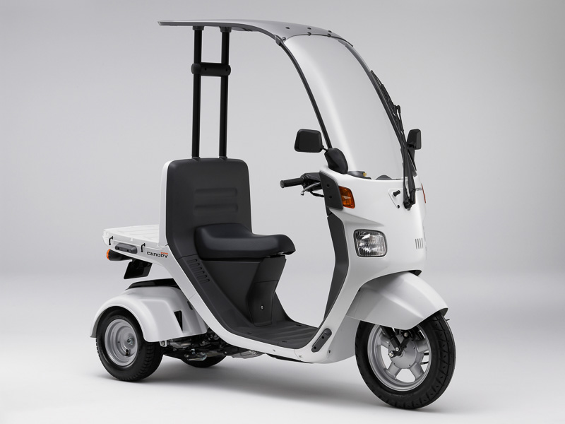 9月22日に一部仕様変更して発売した「ジャイロキャノピー」（シャスタホワイト）