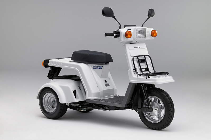 ジャイロX ベーシック。ジャイロXではボディカラーに「シャスタホワイト」「ファイティングレッド」の2色を設定