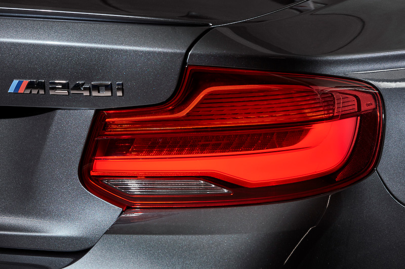 「M240i クーペ xDrive」が搭載する直列6気筒3.0リッターターボエンジンは最高出力250kW（340PS）/5500rpm、最大トルク500Nm/1520-4500rpmを発生。0-100km/h加速は4.4秒