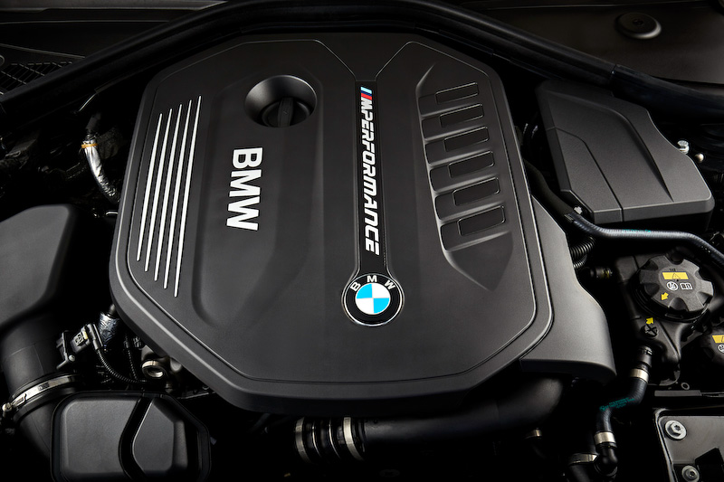 「M240i クーペ xDrive」が搭載する直列6気筒3.0リッターターボエンジンは最高出力250kW（340PS）/5500rpm、最大トルク500Nm/1520-4500rpmを発生。0-100km/h加速は4.4秒