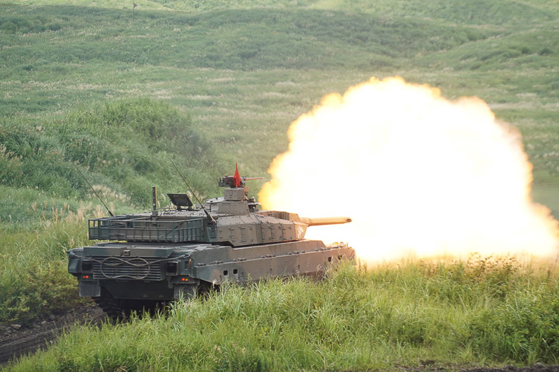 写真は2016年に行なわれた富士総合火力演習