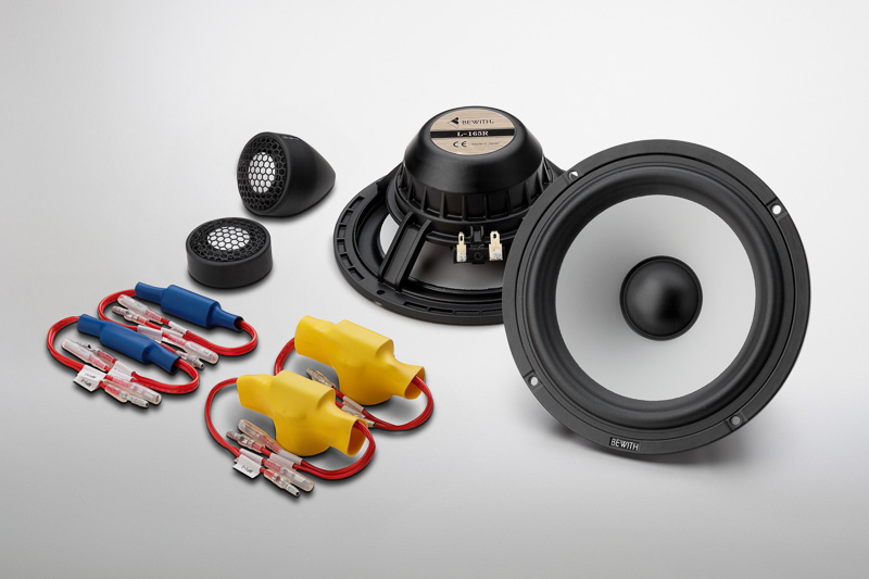 16.5cmセパレート2ウェイシステム「Reference AM Duo165」（税別9万9000円）