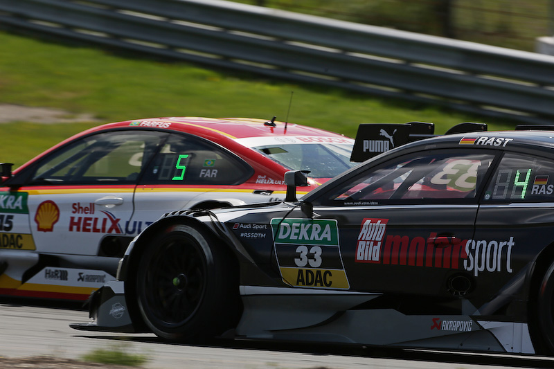 オーグスト・ファルフス選手（BMW Team RMG）と4位争いするレネ・ラスト選手（Audi Sport Team Rosberg）