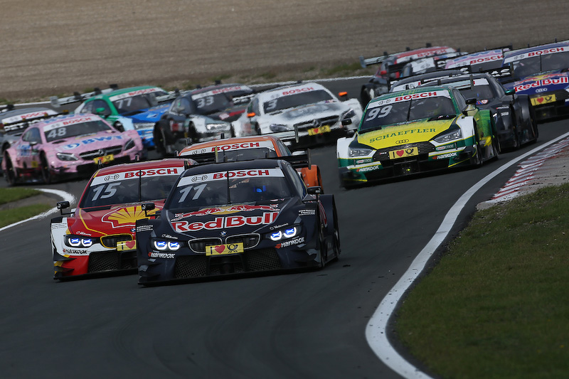 レース2のスタート、先頭は2番グリッドからスタートしたマルコ・ウィットマン選手（BMW Team RMG）