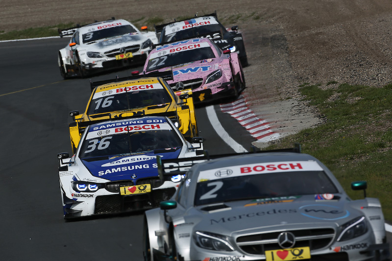 メルセデス勢に混じり苦戦する、レース1で表彰台をゲットしたマキシム・マルタン選手（BMW Team RBM、36号車）とティモ・グロック選手（BMW Team RMG、16号車）