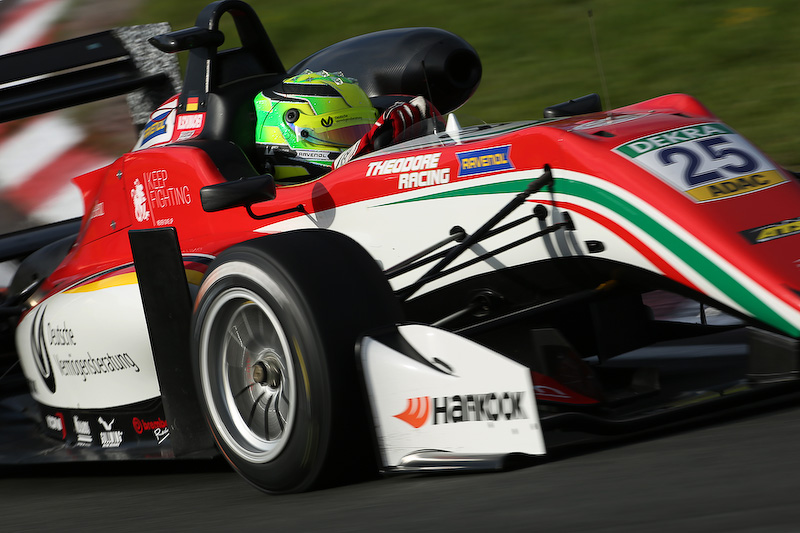 フリー走行のミック・シューマッハ選手