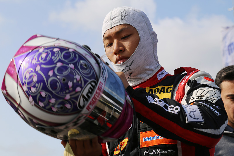 佐藤万璃音選手