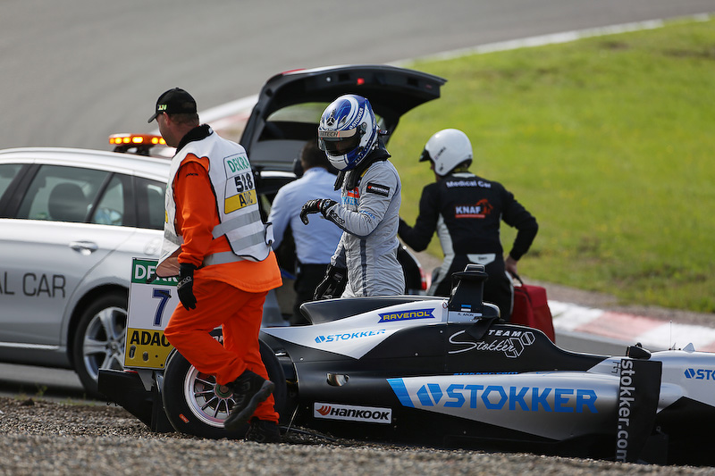 クラッシュした7号車のラルフ・アロン選手