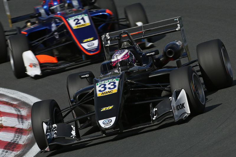 16番グリッドから15位でレースを終えた佐藤万璃音選手の走り