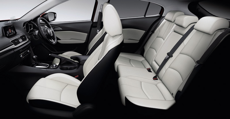 本革シートや運転席パワーシートなどを標準装備する「L Package」をアクセラスポーツ（写真）とアクセラセダンのSKYACTIV-G 1.5搭載車に追加