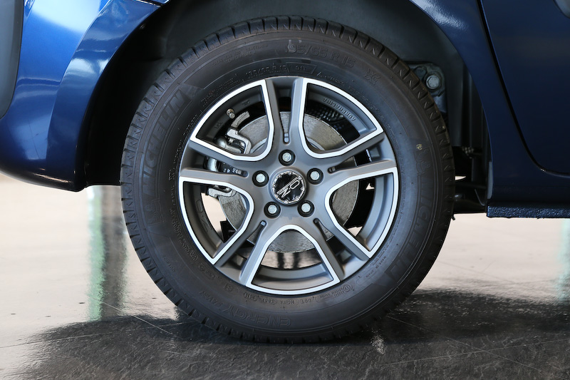 O・Z製の専用15インチアロイホイール「Adrenalina」、ハイクオリティサウンドシステム「FOCAL Music Premium」、「マルチルーフレール」の3点を特別装備するカングー S MT。ボディサイズは4280×1830×1810mm（全長×全幅×全高）、ホイールベースは2700mm