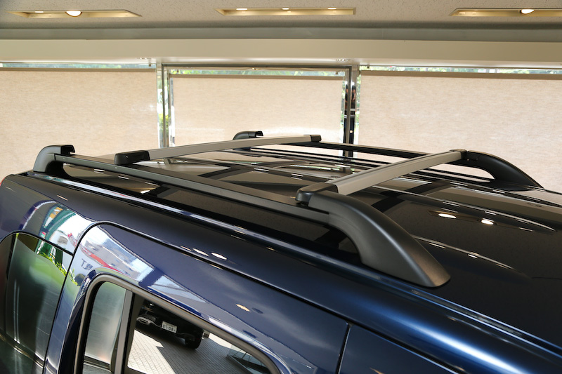 O・Z製の専用15インチアロイホイール「Adrenalina」、ハイクオリティサウンドシステム「FOCAL Music Premium」、「マルチルーフレール」の3点を特別装備するカングー S MT。ボディサイズは4280×1830×1810mm（全長×全幅×全高）、ホイールベースは2700mm