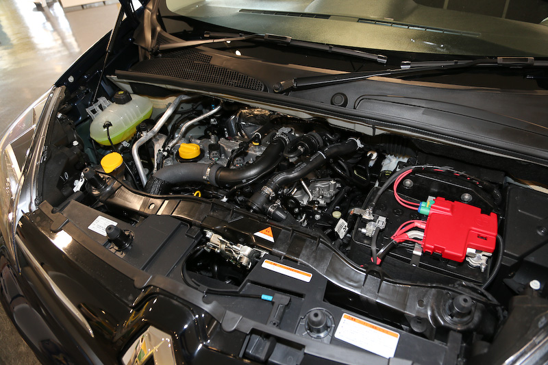 直列4気筒DOHC 1.2リッター直噴ターボエンジンは最高出力84kW（115PS）/4500rpm、最大トルク190Nm（19.4kgm）/2000rpmを発生