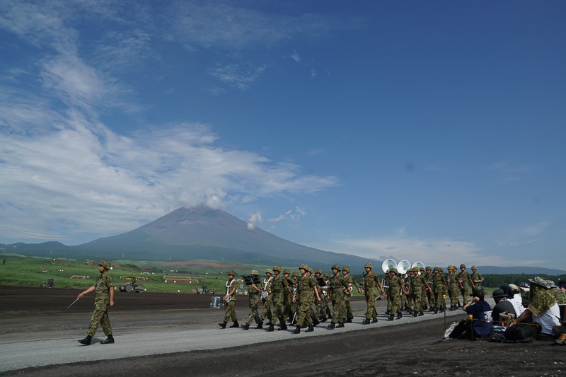 自衛隊演奏隊が映画「シン・ゴジラ」やアニメ「ガールズ＆パンツァー」のテーマ曲などを披露した