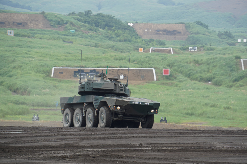 演習では16式機動戦闘車の機動展示が行なわれた