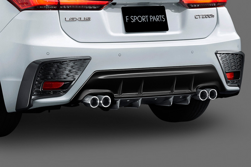 スポーツマフラー＆リアディフューザー（BLACK EDITION：税別15万2000円）。それぞれ単品でも購入可能