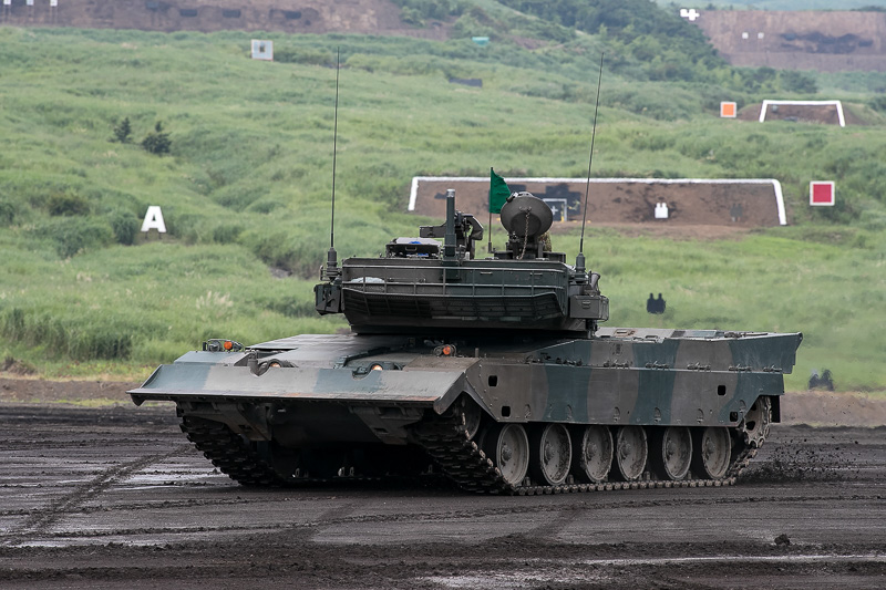 ドーザーを装備した90式戦車