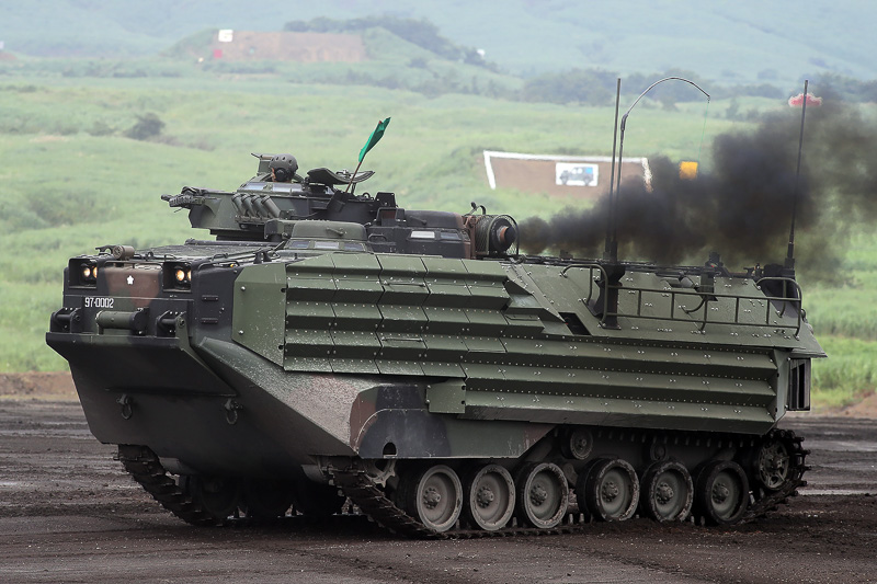 水陸両用車（AAV）