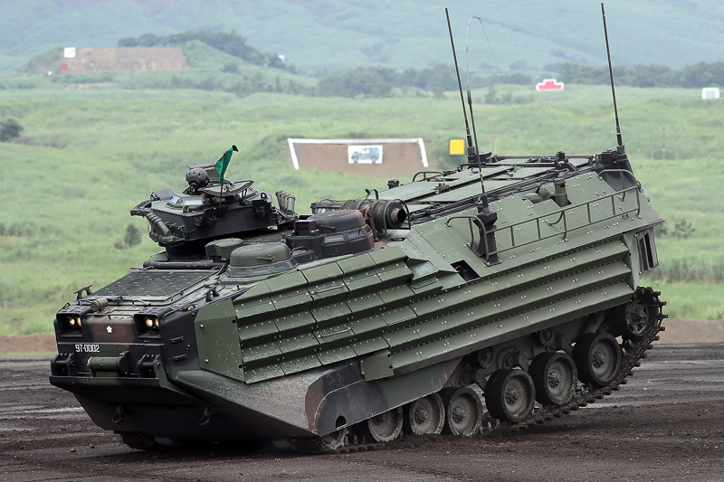 平成29年度富士総合火力演習に登場した「水陸両用車（AAV）」