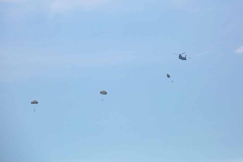 空挺部隊による降下