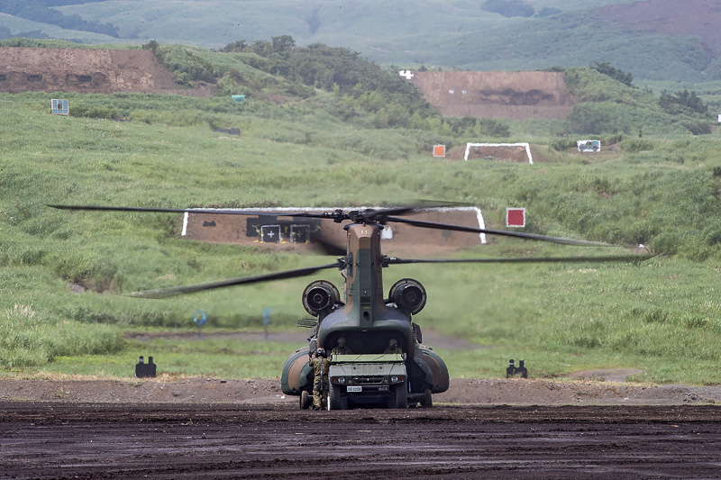 CH-47JAは高機動車も搭載可能