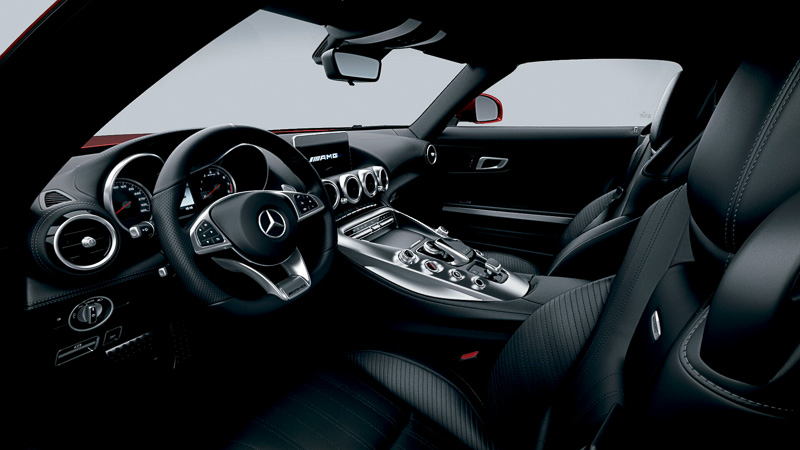 メルセデス AMG GTロードスターのインテリア。ナッパレザーのAMGスポーツシートが標準装備される
