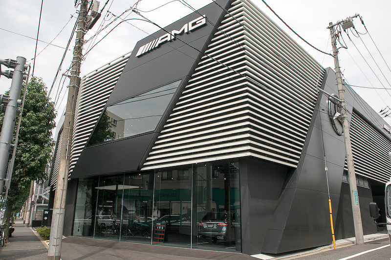 メルセデス・ベンツのモデルだけでなく、AMGモデルの販売も好調。今年の1月には世界初のAMG専売拠点であるAMG 東京世田谷がオープン。AMGパフォーマンスセンターは全国で38カ所ある