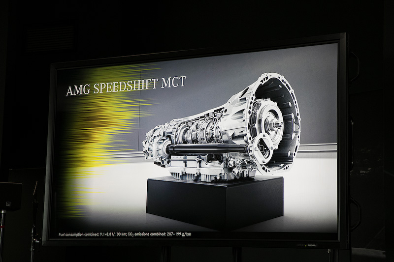 トランスミッションはトルクコンバーターの代わりに湿式多板クラッチを使用した電子制御9速スポーツトランスミッションの「AMGスピードシフトMCT」。シフトモードはコンフォートからスポーツ性重視のスポーツプラスまで4パターンから選択できる