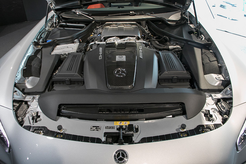 AMG GT C ロードスターの最高出力は410kW（557PS）、最大トルクは680Nm。AMG GT ロードスターの最高出力は350kW（476PS）、最大トルクは630Nmとなる