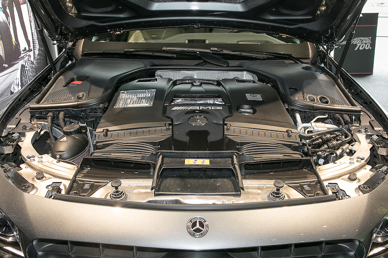 4.0リッターV8直噴ツインターボエンジン。最高出力は450kW（612PS）、最大トルクは850Nmを発生