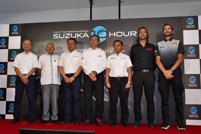 記者会見終了後に行なわれたフォトセッション