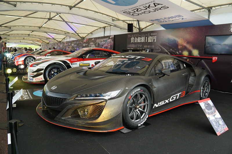 鈴鹿10時間耐久レースをPRするブースに「NSX GT3」が展示された