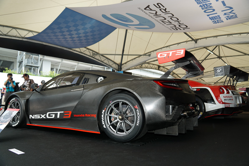 鈴鹿10時間耐久レースをPRするブースに「NSX GT3」が展示された