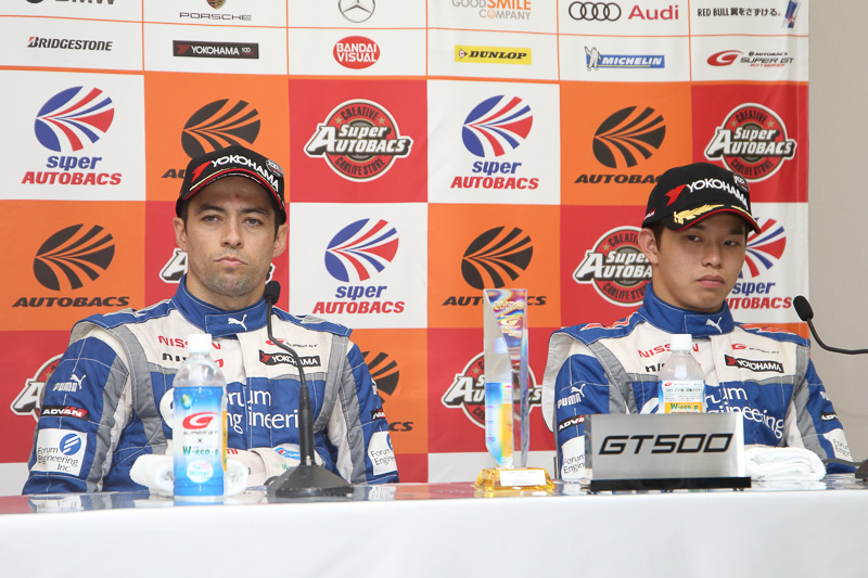 24号車 フォーラムエンジニアリング ADVAN GT-Rの佐々木大樹選手（右）、ジョアオ・パオロ・デ・オリベイラ選手（左）